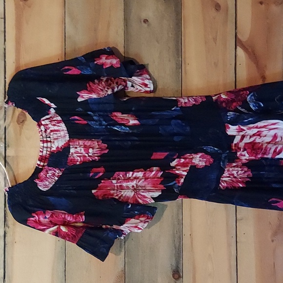 Beautiful floral maxi dress - Picture 2 of 6